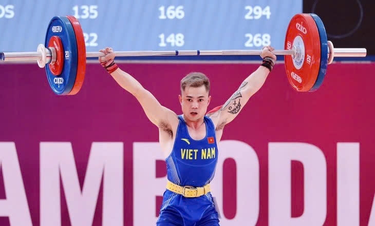 Vietnam shine at Asian Weightlifting Championships, surpass several strong nations